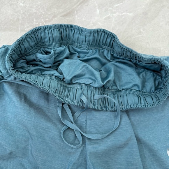 Women’s Nike Dri-Fit Tempo Lined Running Shorts Workout Athletic Size Medium - Picture 8 of 16